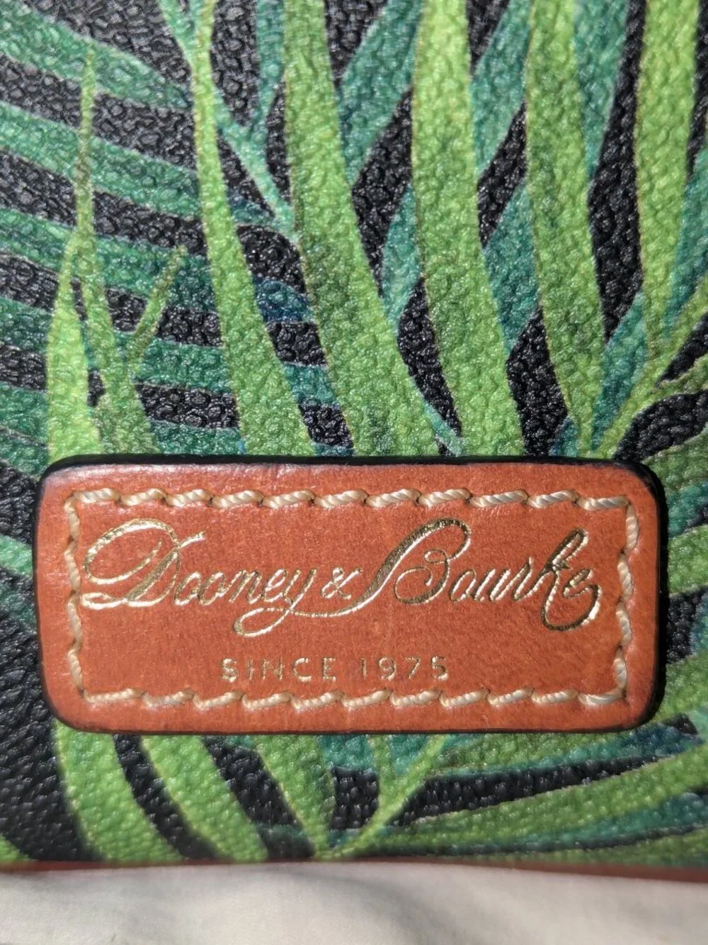 Dooney & Bourke palm frond wristlet, EUC! - Picture 5 of 6